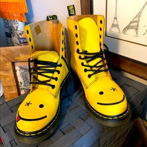 Rare Dr Martens Hincky Womens Leather Smiley 8-Eyelet Boots - Yellow US size 8